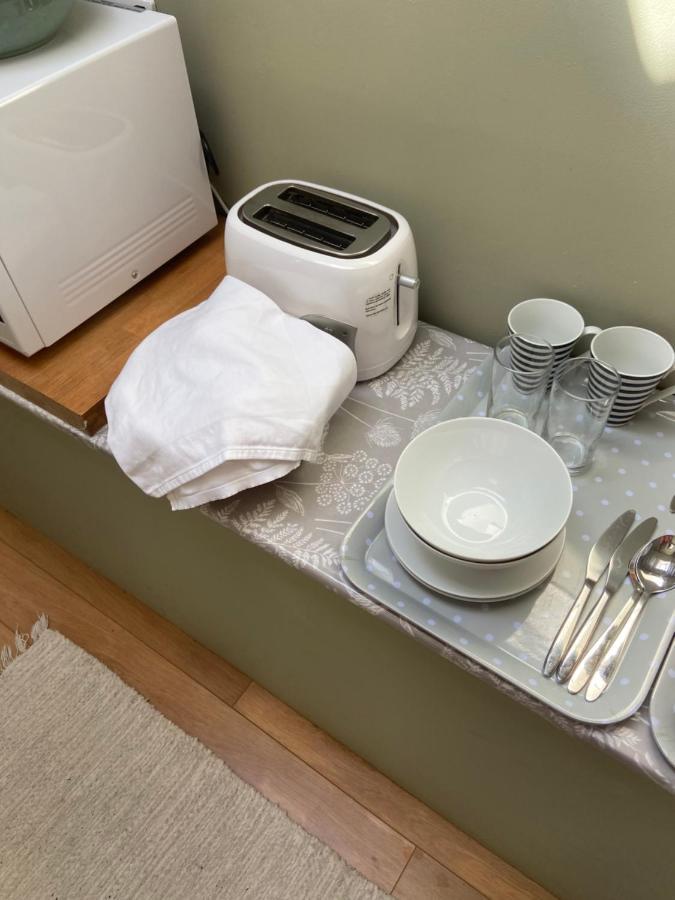 Stunning Annexe 1 Luxury Bedroom, Eating Area & Bathroom Only! Труро Екстериор снимка